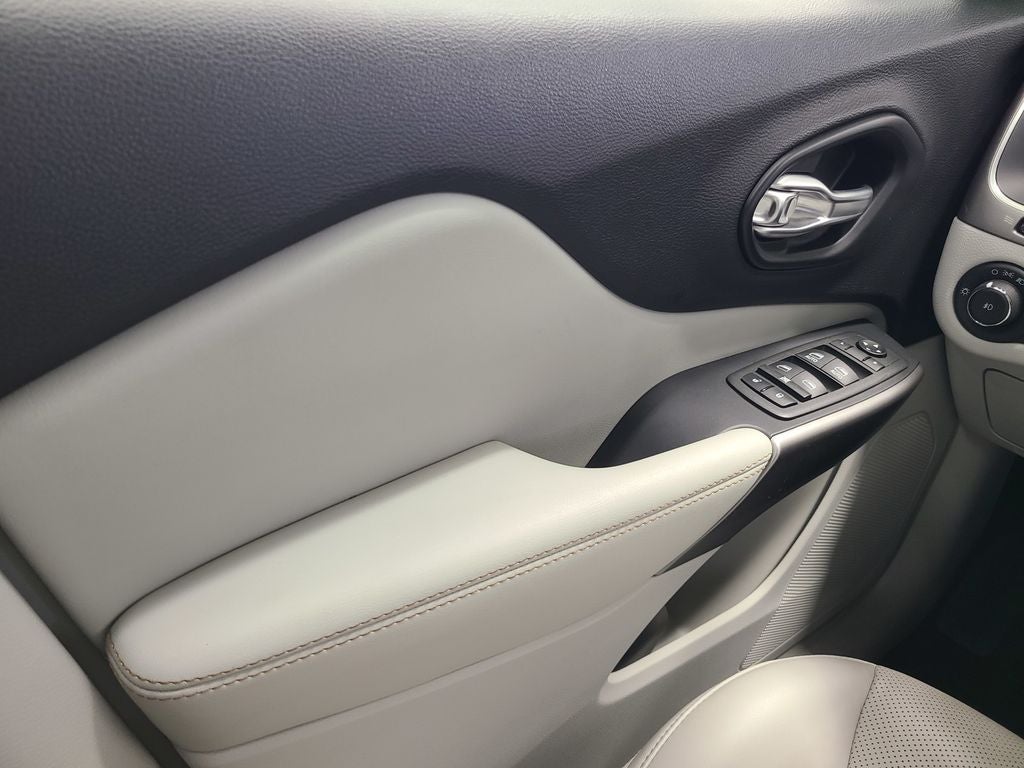 2022 Jeep Cherokee Latitude Lux