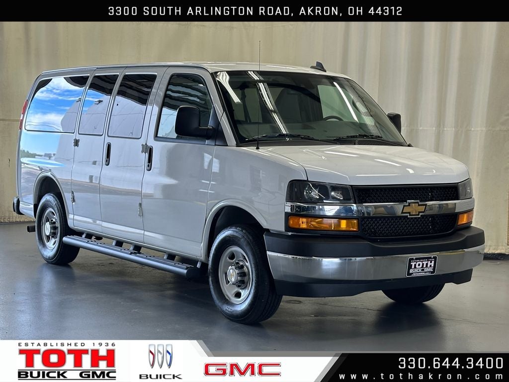 2025 Chevrolet Express Passenger 1LT