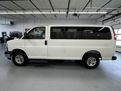 2025 Chevrolet Express Passenger 1LT