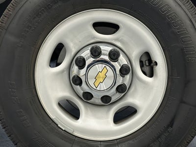 2025 Chevrolet Express Passenger 1LT