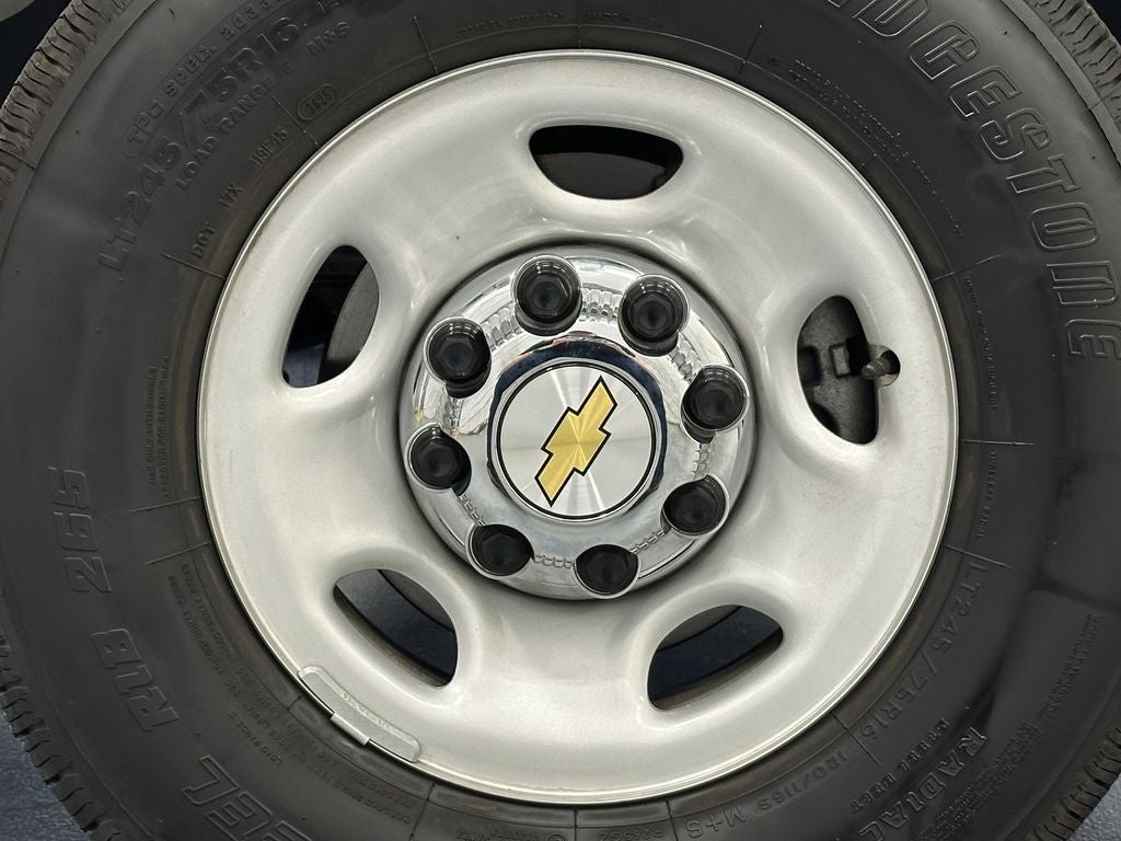 2025 Chevrolet Express Passenger 1LT