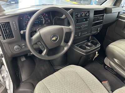 2025 Chevrolet Express Passenger 1LT