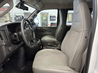 2025 Chevrolet Express Passenger 1LT