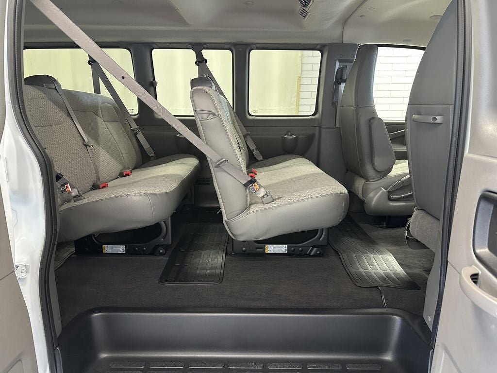 2025 Chevrolet Express Passenger 1LT