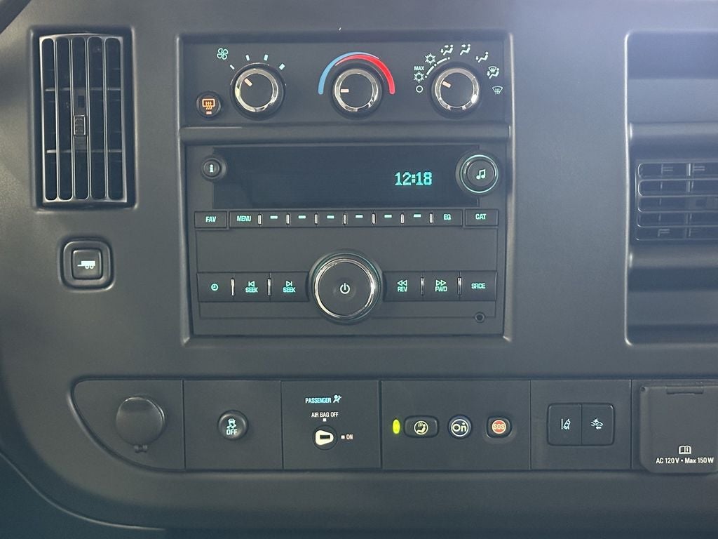 2025 Chevrolet Express Passenger 1LT