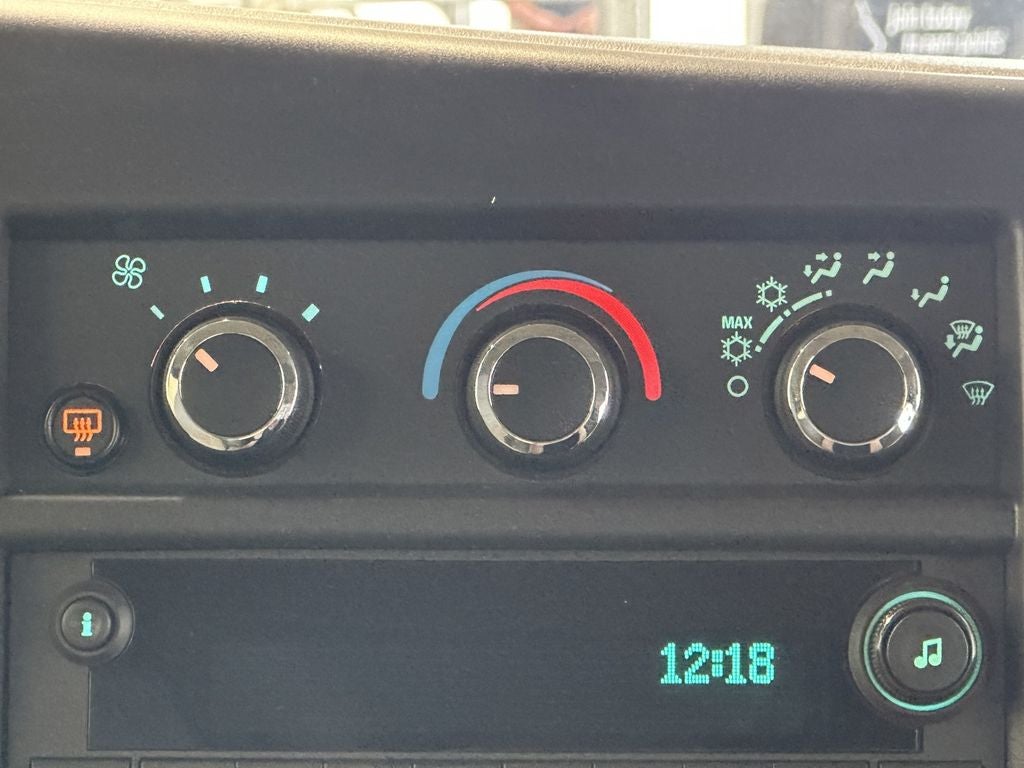 2025 Chevrolet Express Passenger 1LT