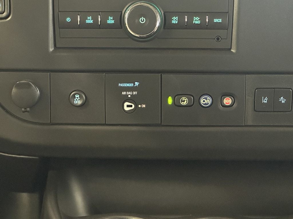 2025 Chevrolet Express Passenger 1LT