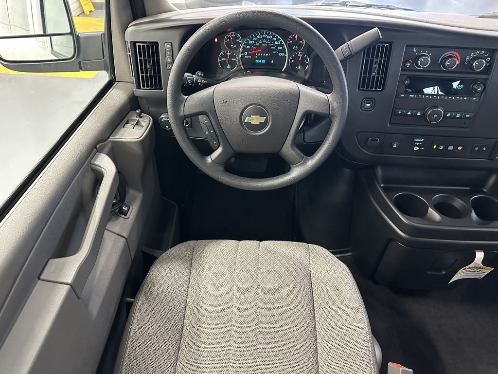 2025 Chevrolet Express Passenger 1LT