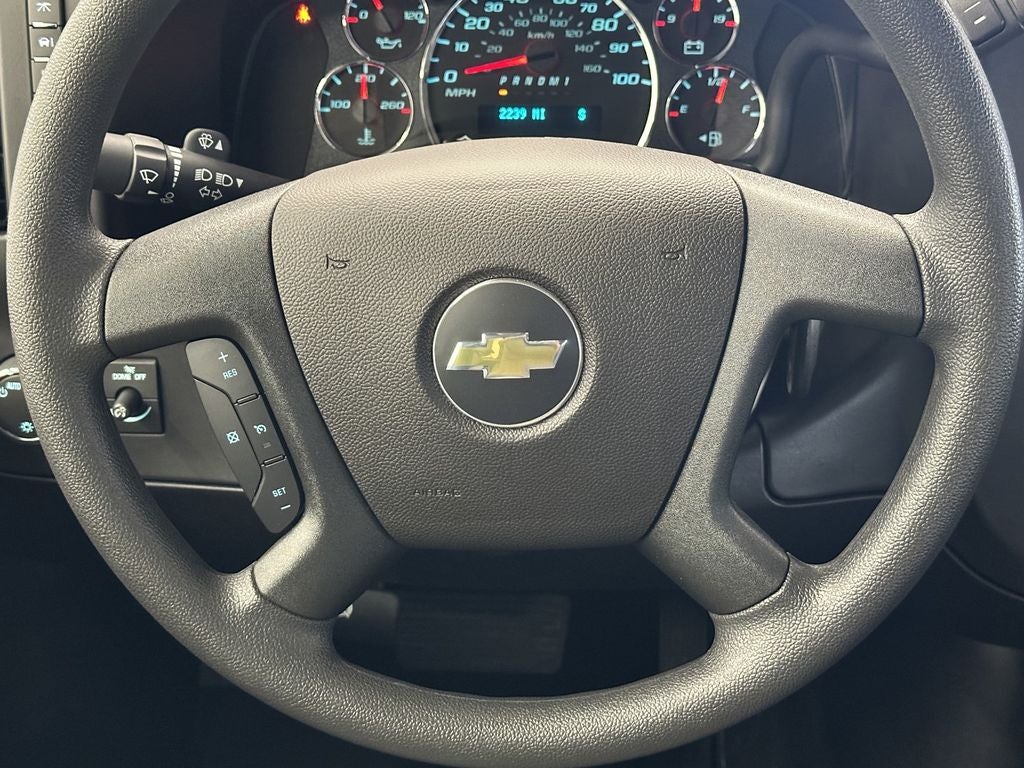 2025 Chevrolet Express Passenger 1LT