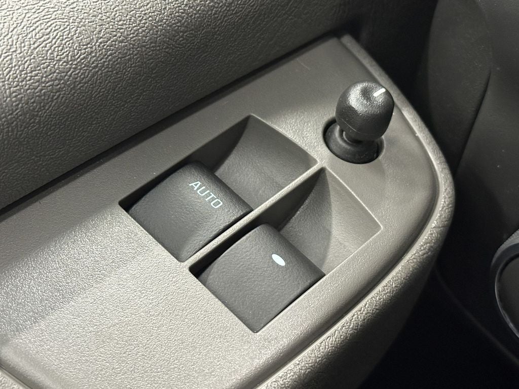 2025 Chevrolet Express Passenger 1LT