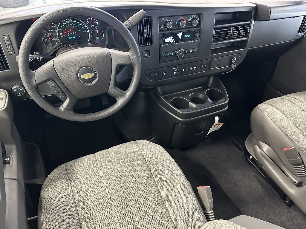 2025 Chevrolet Express Passenger 1LT