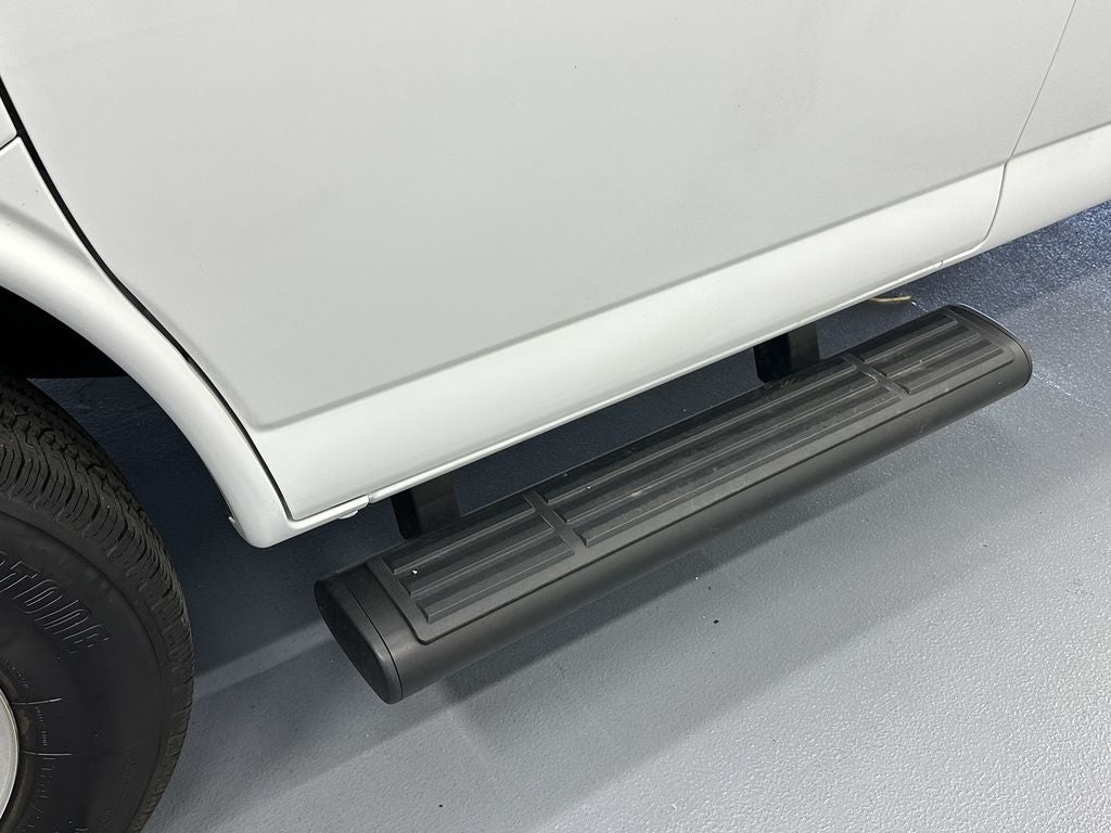 2025 Chevrolet Express Passenger 1LT