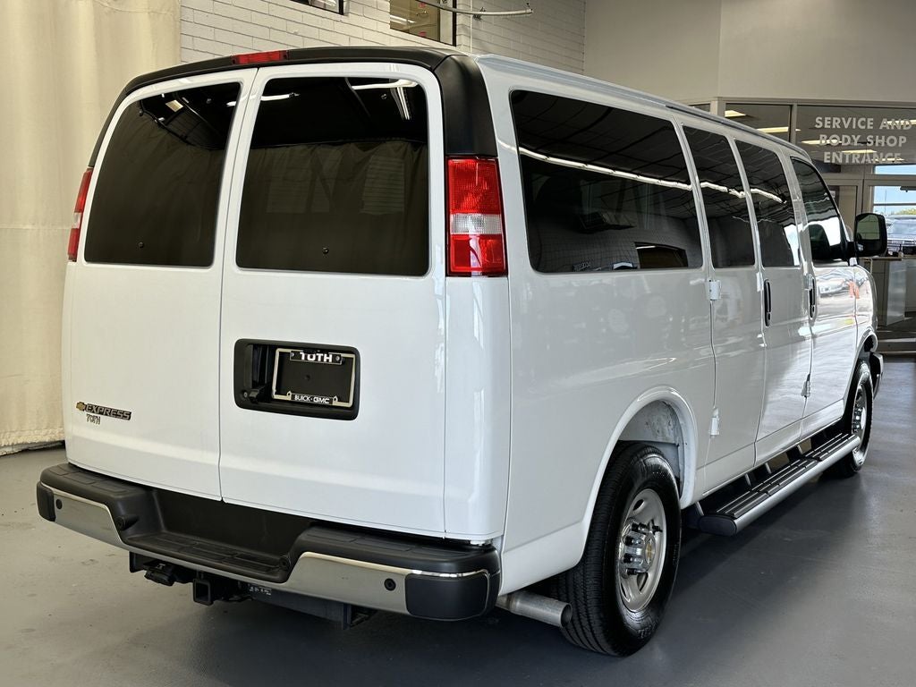 2025 Chevrolet Express Passenger 1LT