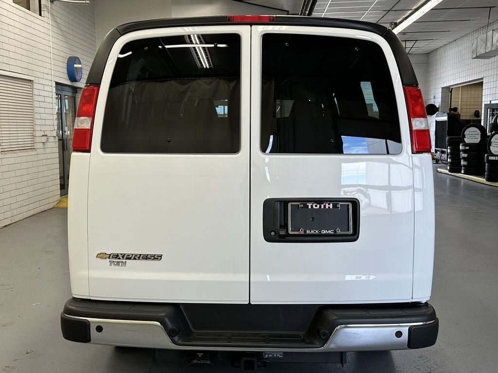 2025 Chevrolet Express Passenger 1LT