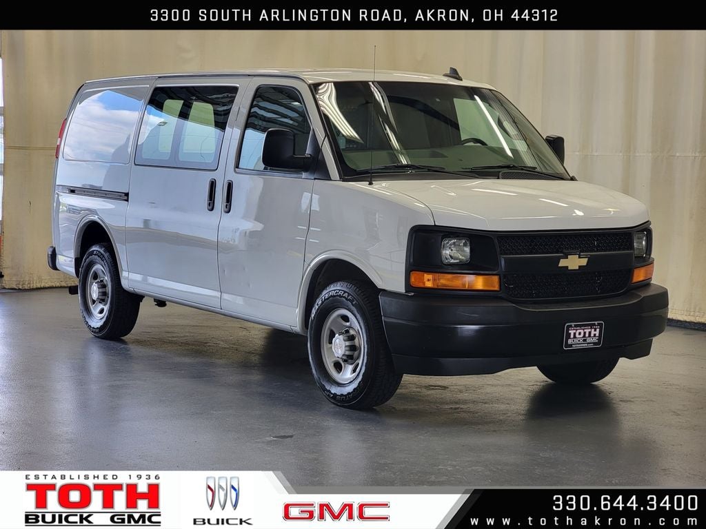 2017 Chevrolet Express 3500 Work Van HD's photo