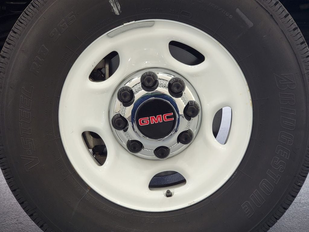 2024 GMC Savana Passenger 3500 LT