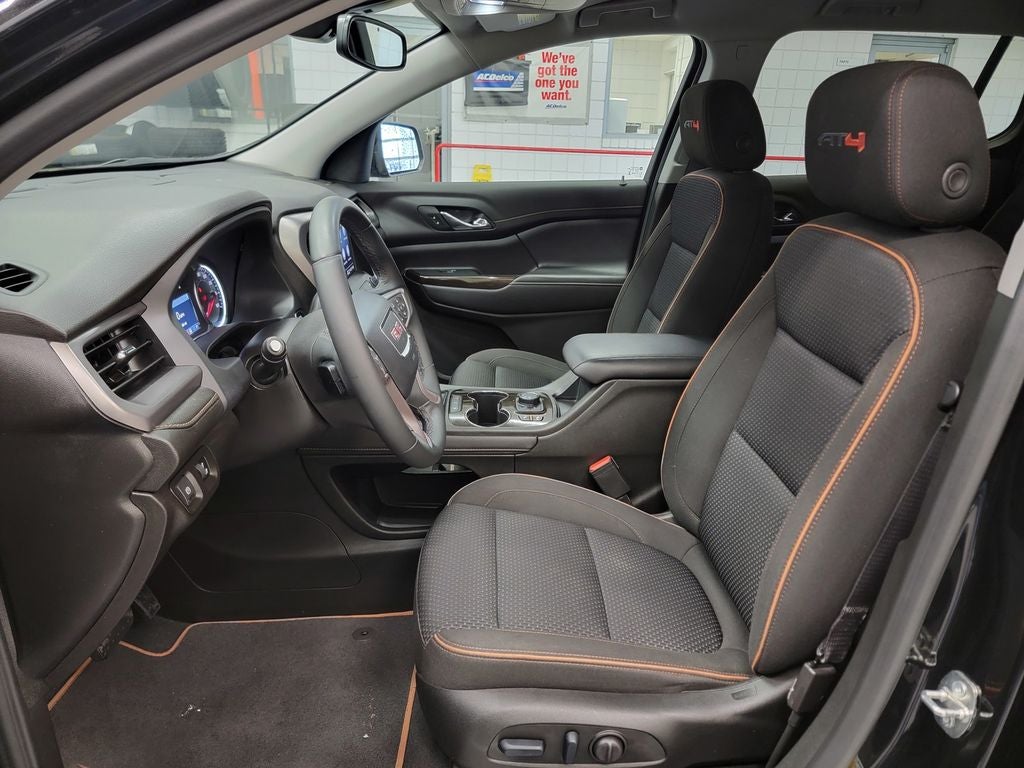 2023 GMC Acadia AT4