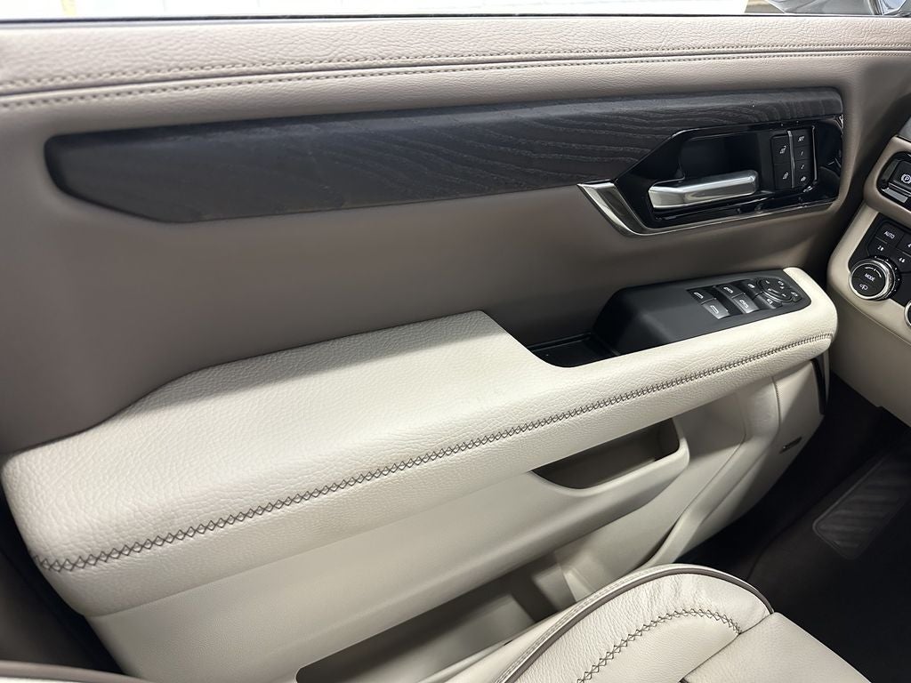 2026 GMC Yukon XL Denali - Photo 35