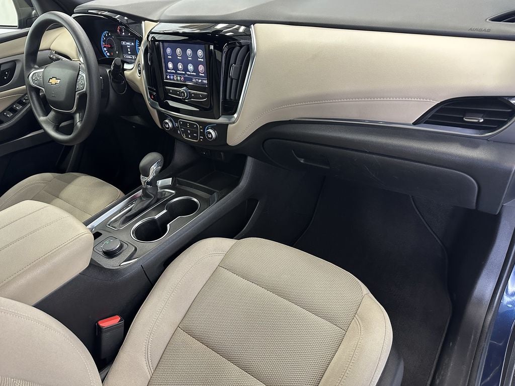 2022 Chevrolet Traverse LS