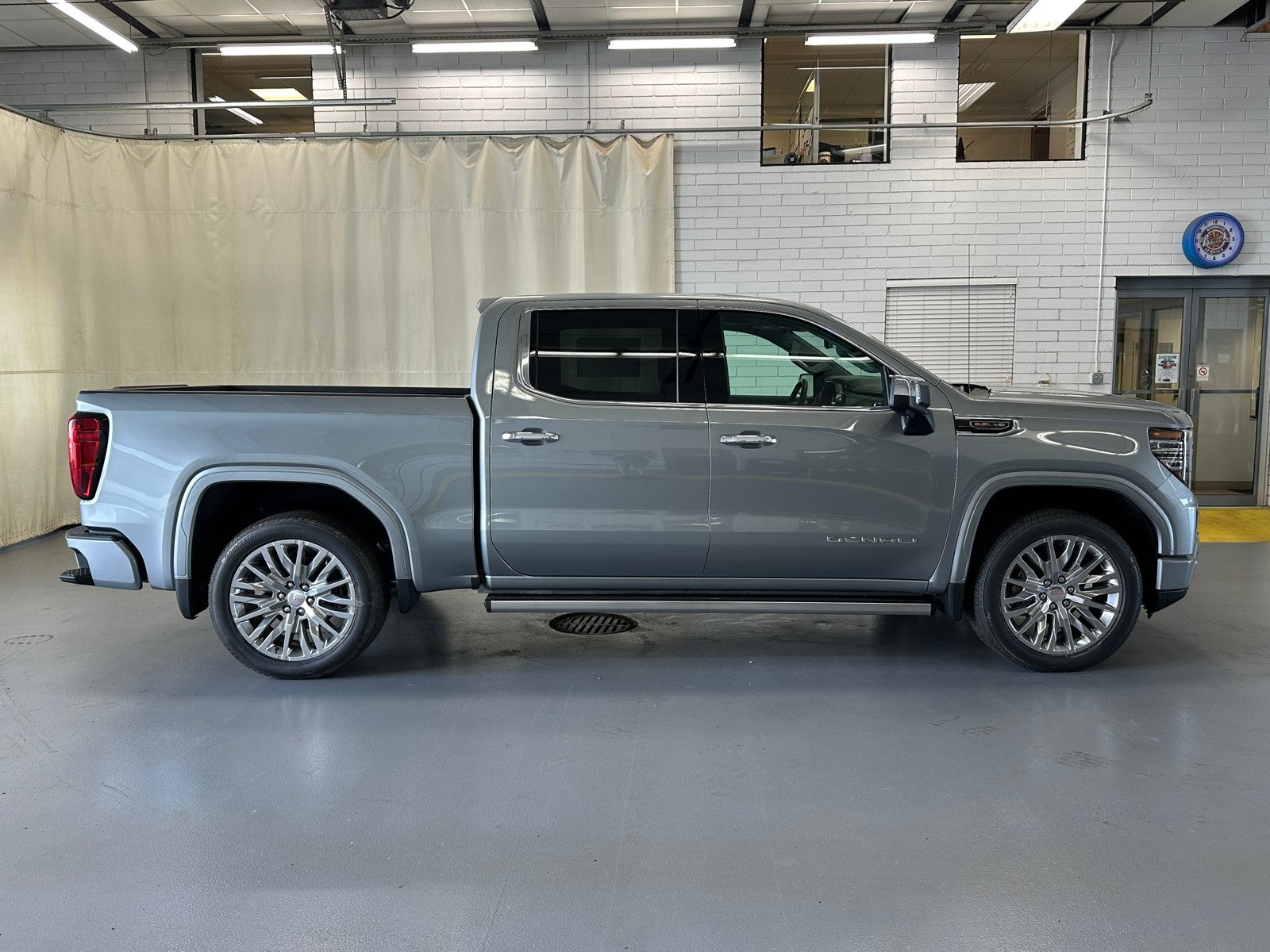 2026 GMC Sierra 1500 Denali - Photo 9
