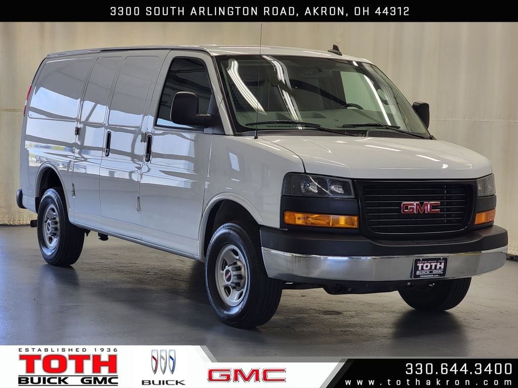 2023 GMC Savana 3500's photo