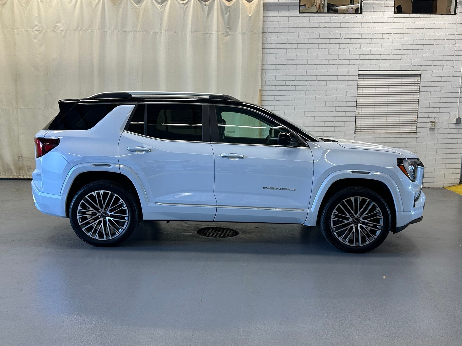 2027 GMC Terrain Denali - Photo 10