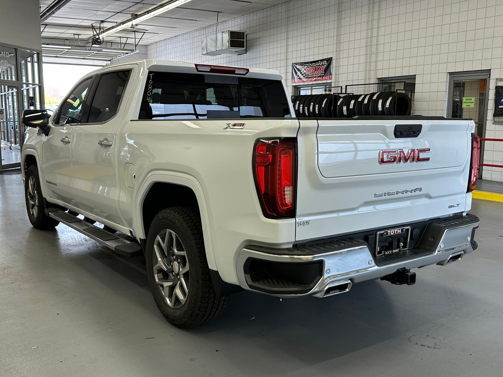 2026 GMC Sierra 1500 SLT