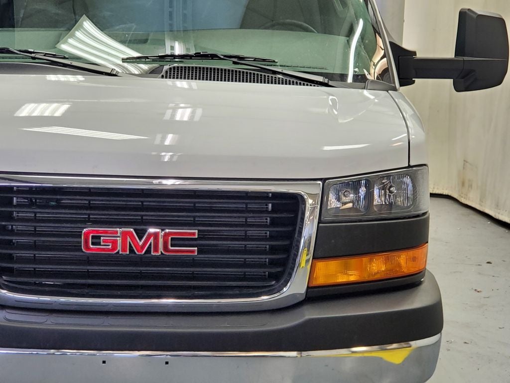 2023 GMC Savana Cutaway 4500 2WT