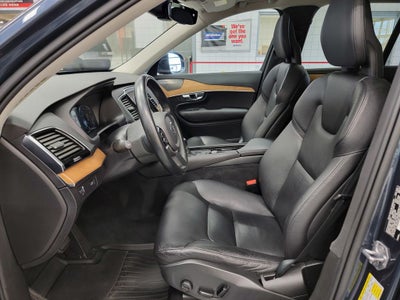 2021 Volvo XC90 Momentum