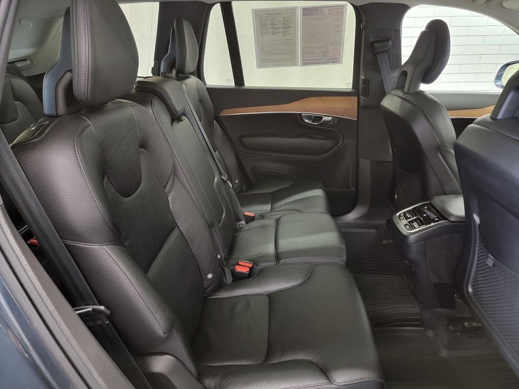 2021 Volvo XC90 Momentum