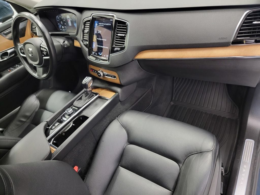 2021 Volvo XC90 Momentum