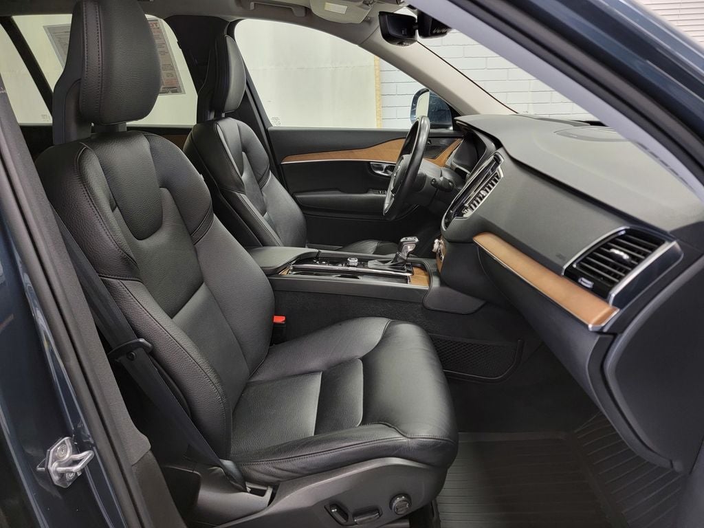 2021 Volvo XC90 Momentum