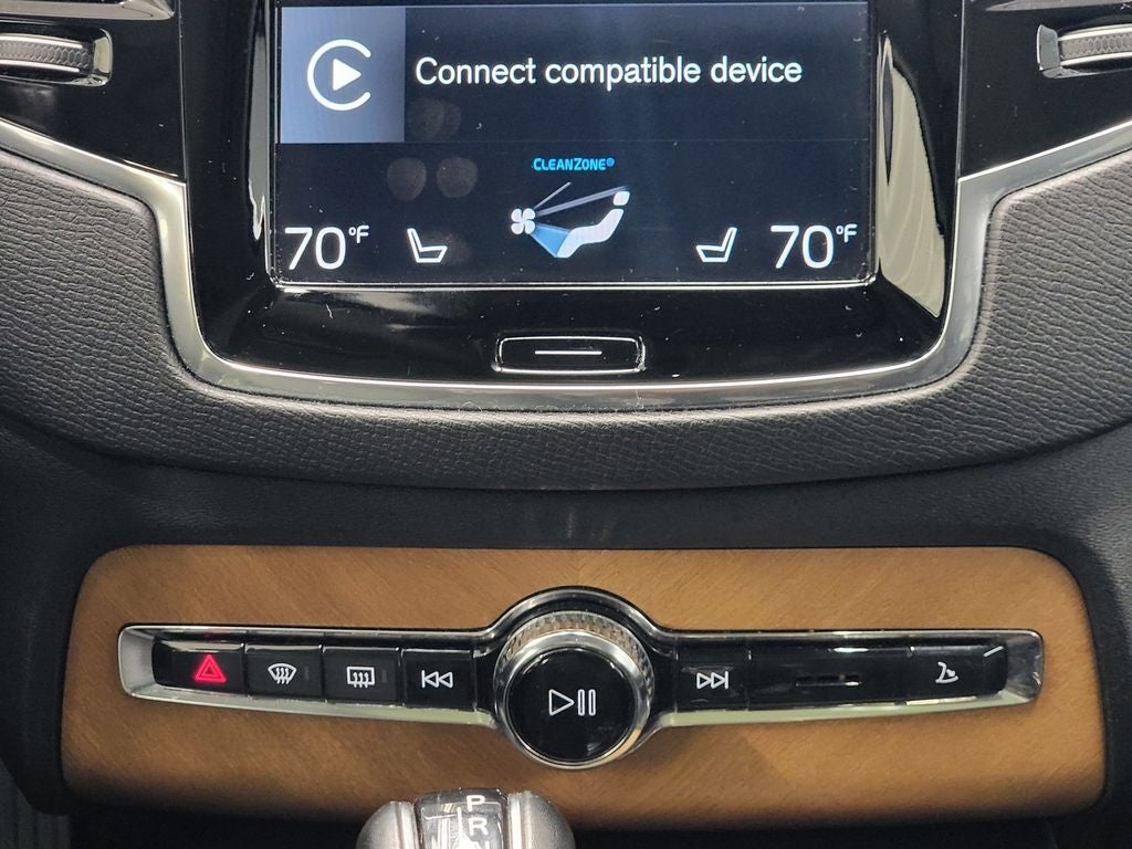 2021 Volvo XC90 Momentum