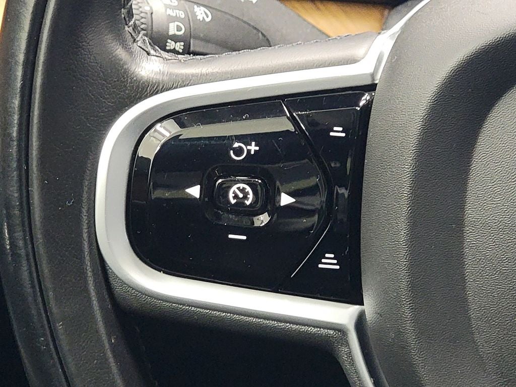 2021 Volvo XC90 Momentum