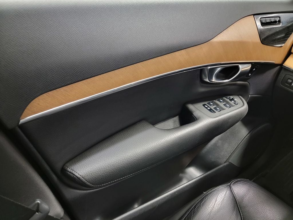 2021 Volvo XC90 Momentum