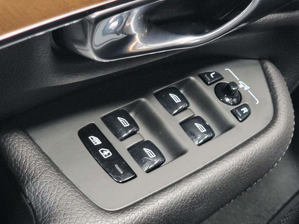 2021 Volvo XC90 Momentum